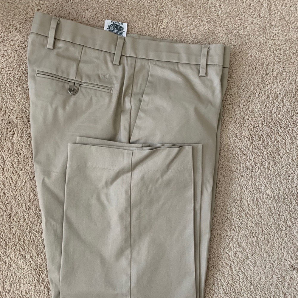 Dockers men’s khaki pants in light tan.